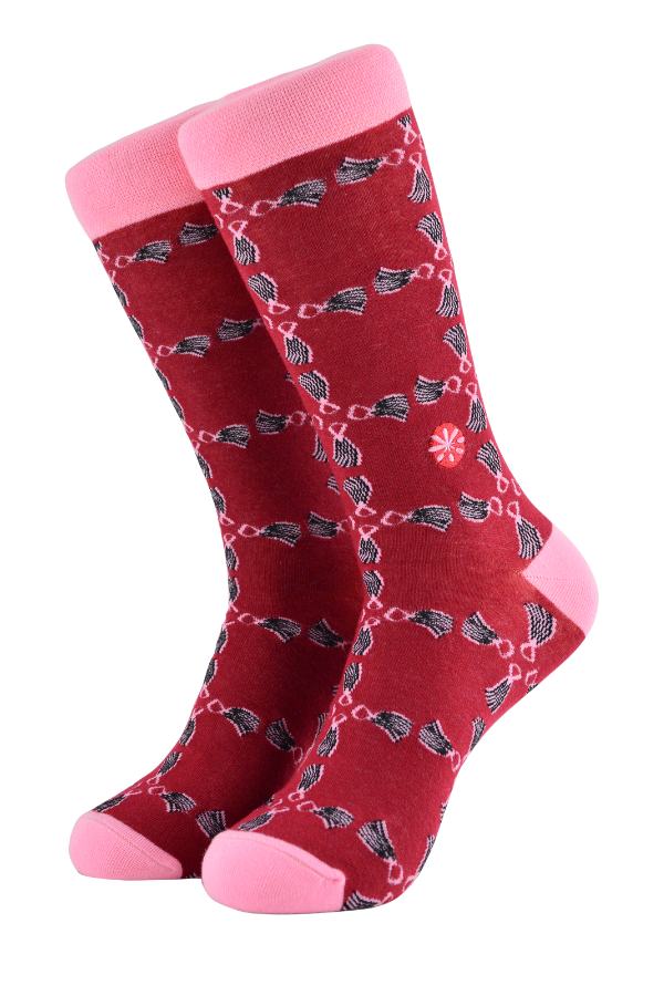 Burgundy socks. In Yoruba, the translation for hand fan is Abębę (pronounced Ah-beh-beh). Hand fans are mostly seen being held by brides during the Yoruba traditional wedding ceremony. For us, this is a symbol of love and unity between spouses.