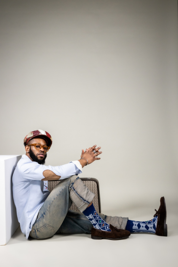 Our Awura socks takes inspiration from Ivory Coast's most notable tribe, the Baule tribe. They belong to the Akan group mainly associated with Ghana. In A.D. 1750 Queen Awura Pokou, along with her loyalists, migrated here from Ghana due to disputes over chieftaincy succession.
With this design, we also wanted to highlight a little-known fact about the country - the cocoa plant is Ivory Coast's national resource and they produce and export more cocoa than anywhere else in the world.