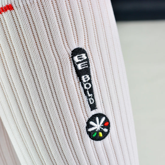 Emowa performance socks are designed to unleash your athletic side. With compression-like fitting and a seamless toe design, our moisture-wicking socks are ideal for whatever active lifestyle you’re into.